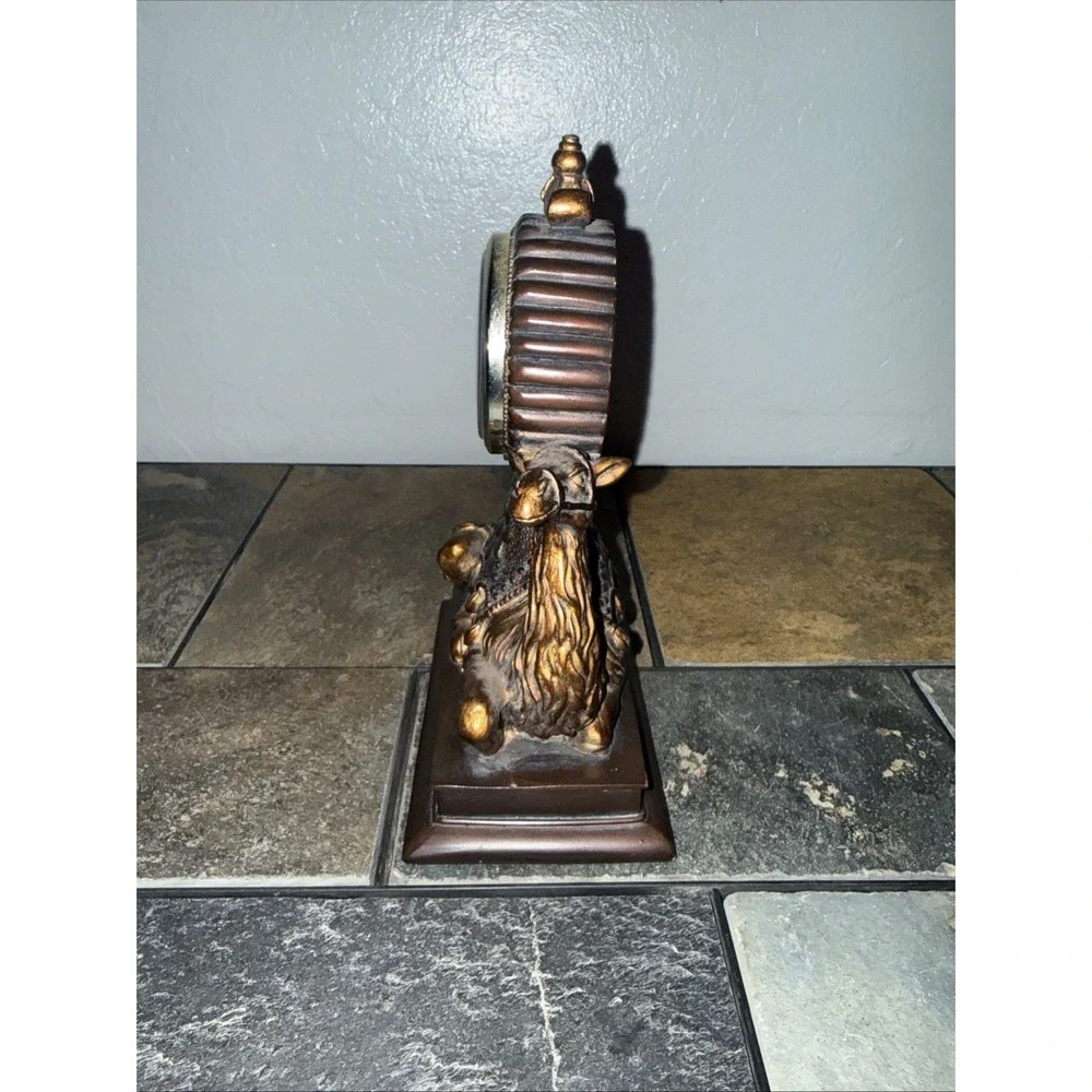 VINTAGE Resin Resting Caravan Camel Figural Art Clock TESTED